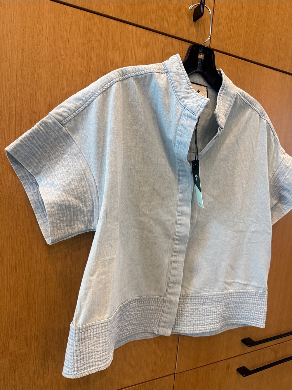 Tuckernuck Trapunto Stitch Sofia light wash denim Shirt Size Xsmall NWT - Picture 3 of 9